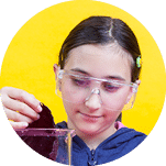 Fribourg, le 25 mars 2015, Université de Fribour, expérience de chimie pour les enfants proposées par l institut de chimie de l Université de Fribourd, démonstration de Emma, ici l expérience de l indicateur de PH    Mathieu Rod