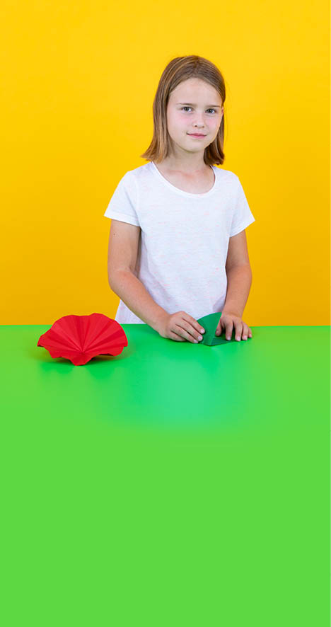 Lausanne,  le 5 septembre 2018, Expérience scientifique proposée par le service de promotion des sciences de l'EPFL, ici Isaline réalise l'expérience de la roue de César    Mathieu Rod