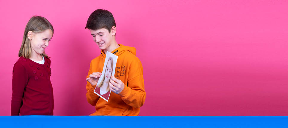 Lausanne,  le 12 décembre 2018, Expérience scientifique proposée par le service de promotion des sciences de l'EPFL, ici Isaline et Joël réalisent l'expérience de Hanoï    Mathieu Rod