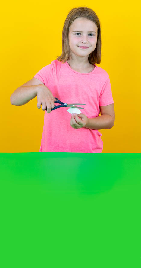 Lausanne,  le 5 septembre 2018, Expérience scientifique proposée par le service de promotion des sciences de l'EPFL, ici Isaline réalise l'expérience de la chromatographie    Mathieu Rod