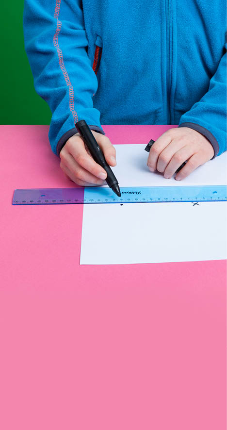 Vevey, le 11 février 2015, Expériences de physiques proposées par l'espace des inventions de Lausanne, ici Léonard expériment la tache aveugle    Mathieu Rod