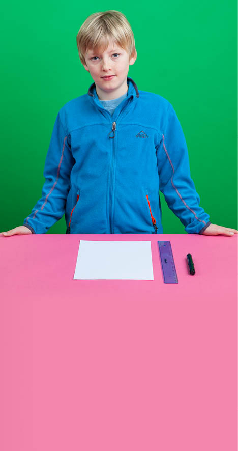 Vevey, le 11 février 2015, Expériences de physiques proposées par l'espace des inventions de Lausanne, ici Léonard expériment la tache aveugle    Mathieu Rod