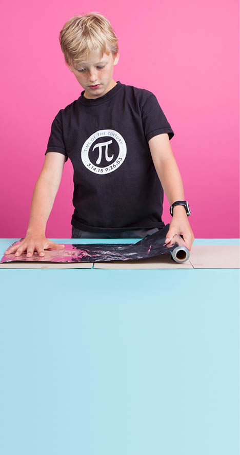 Vevey, le 24 juin 2015, Expérience de physique pour les enfants proposées par l espace des inventions de Lausanne, démonstration de Léonard, ici l expérience du four solaire    Mathieu Rod