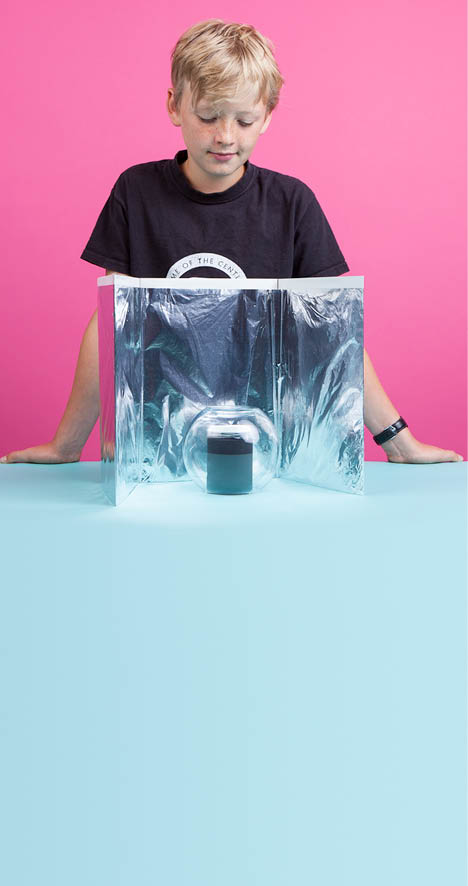 Vevey, le 24 juin 2015, Expérience de physique pour les enfants proposées par l espace des inventions de Lausanne, démonstration de Léonard, ici l expérience du four solaire    Mathieu Rod